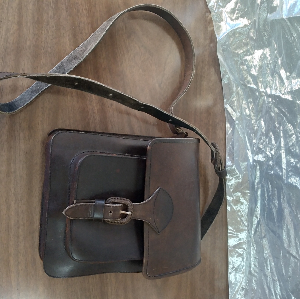 Vintage leather shoulder bag
